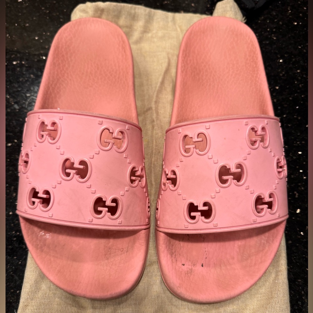 Gucci pink rubber logo slide size 39